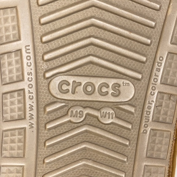 🆕🐊CROCS Women’s Leather/Croslite Flip Flop Sandals - Picture 6 of 8